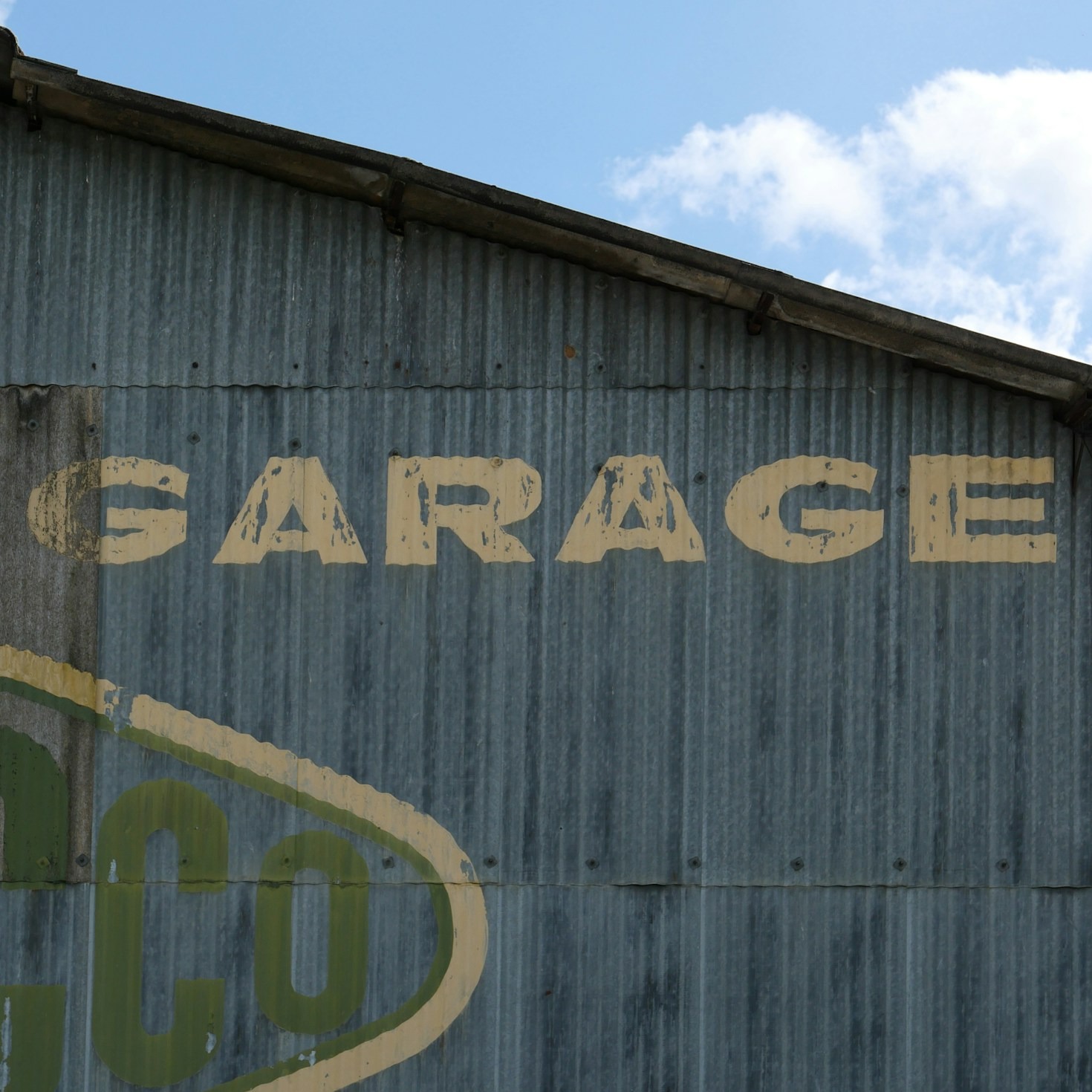 Top Tips for Maintaining Your New Garage Door